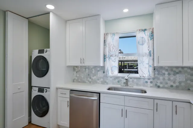 $349,900 | 801 Lake Shore Drive, Unit 112, Lake Park, FL 33403