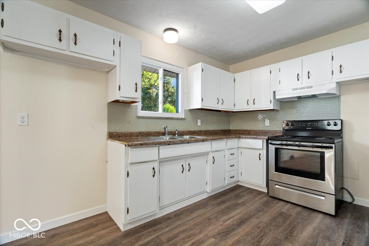 325 North Center Street Plainfield, IN 46168 - Photo 11 of 29