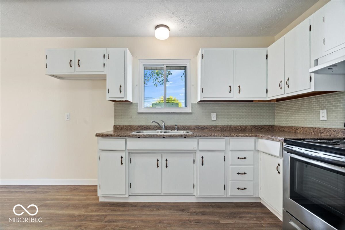 325 North Center Street Plainfield, IN 46168 - Photo 12 of 29