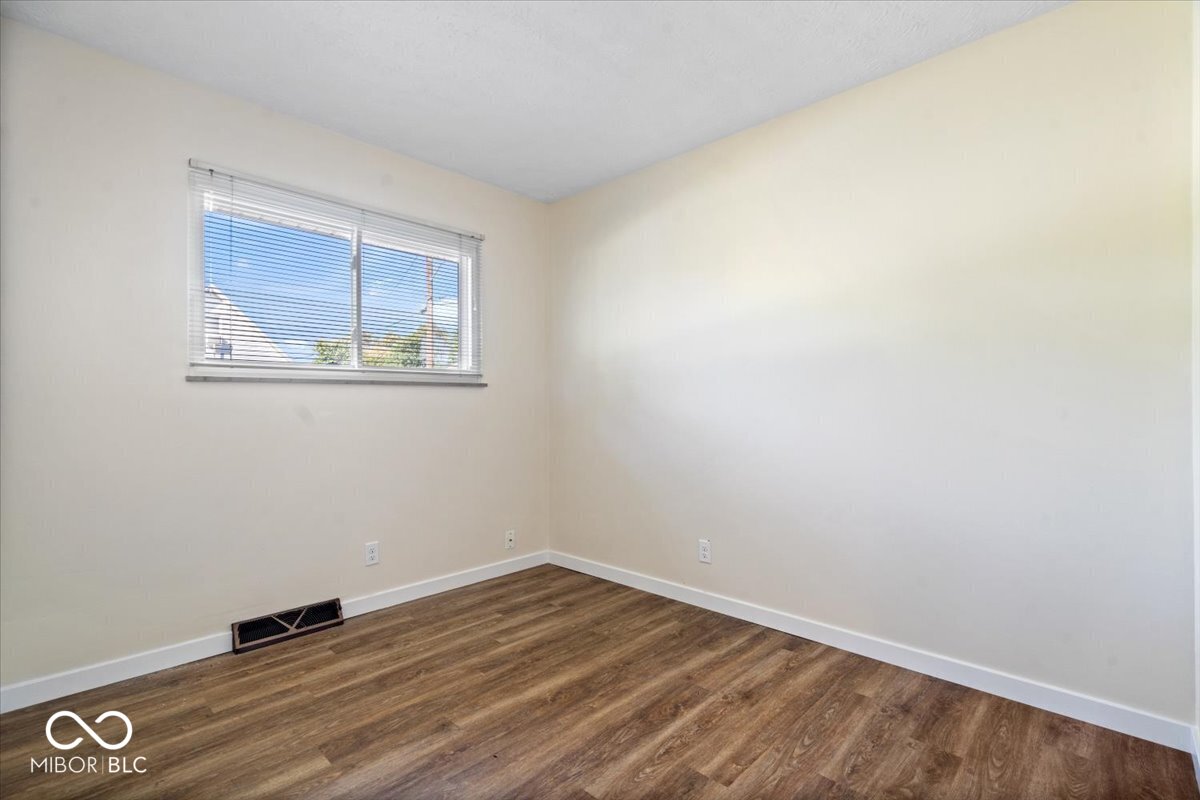 325 North Center Street Plainfield, IN 46168 - Photo 13 of 29