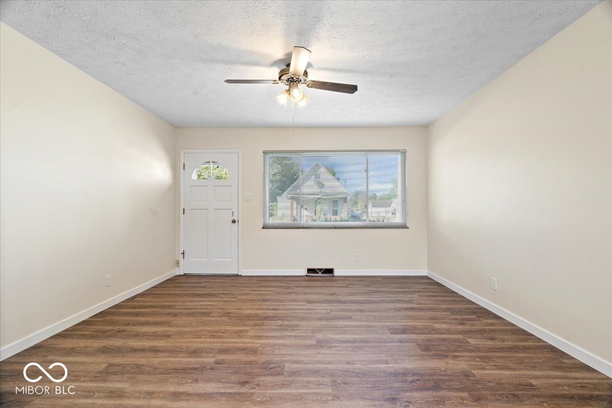 325 North Center Street Plainfield, IN 46168 - Photo 22 of 29