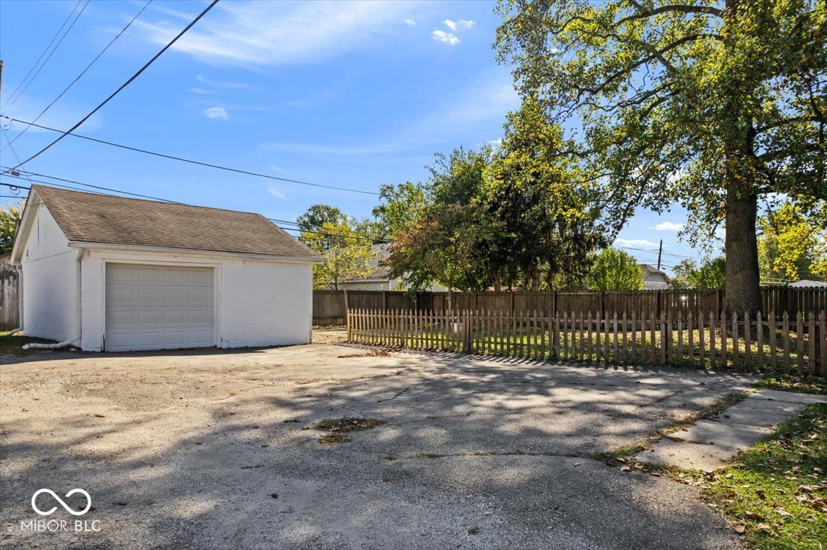 325 North Center Street Plainfield, IN 46168 - Photo 27 of 29