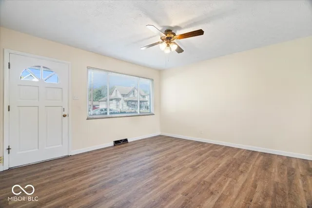 $245,000 | 325 North Center Street, Plainfield, IN 46168