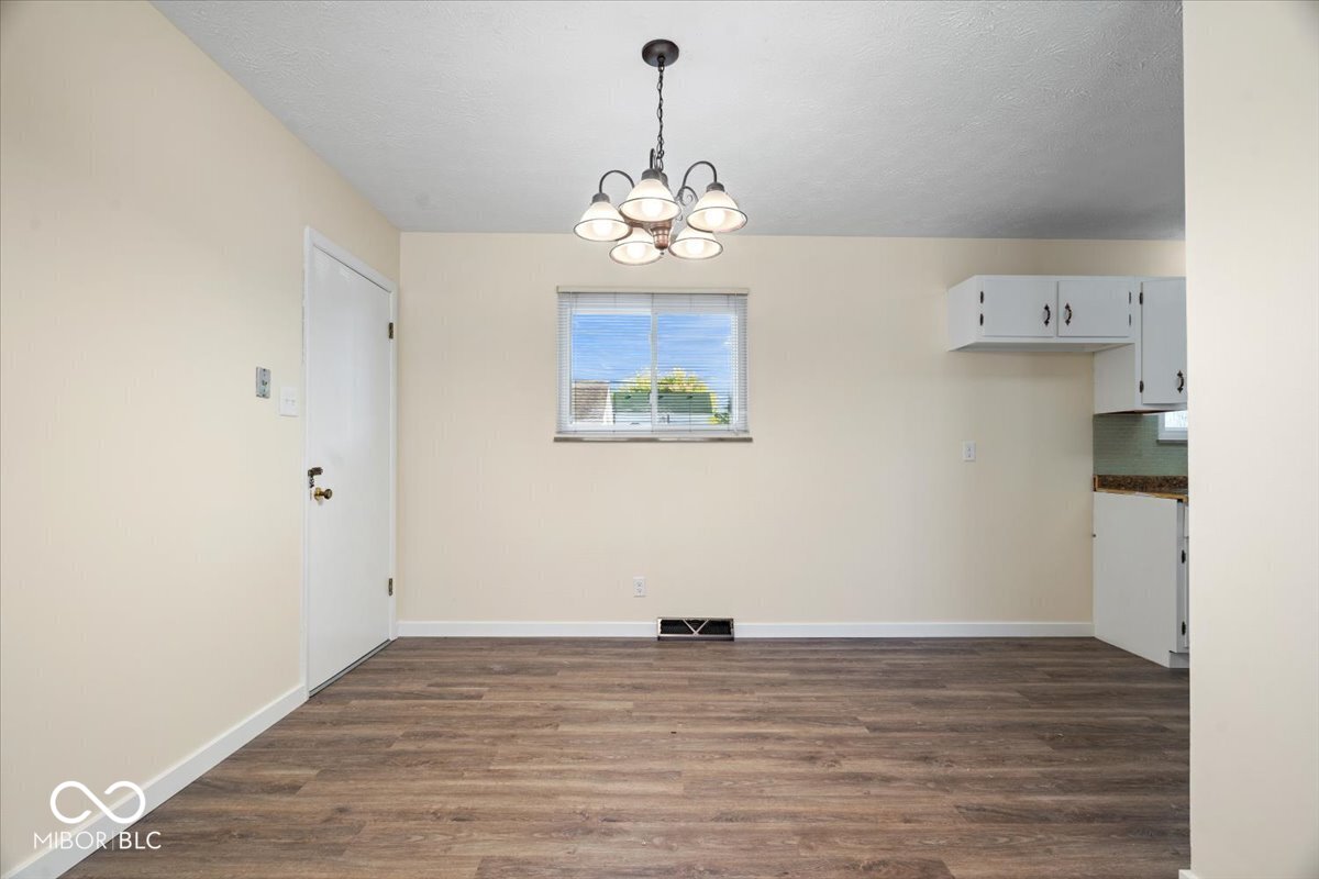 325 North Center Street Plainfield, IN 46168 - Photo 8 of 29