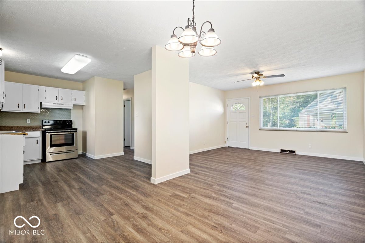 325 North Center Street Plainfield, IN 46168 - Photo 9 of 29