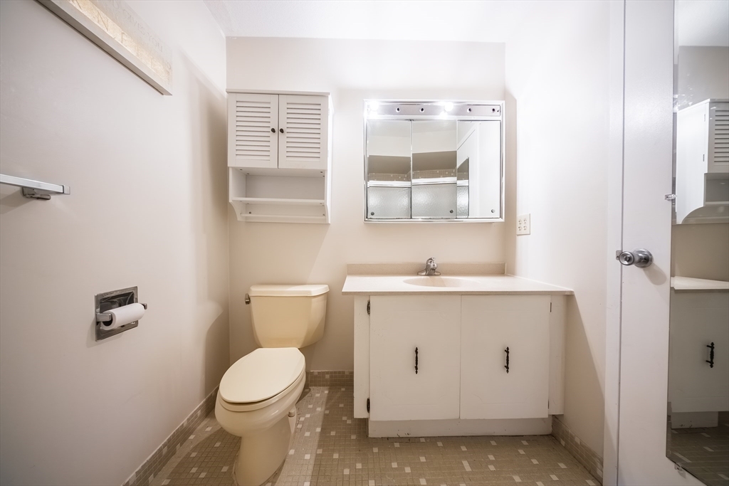 1002 Paradise Road, Unit PHE Swampscott, MA 01907 - Photo 10 of 23 a bathroom with a sink a toilet and mirror