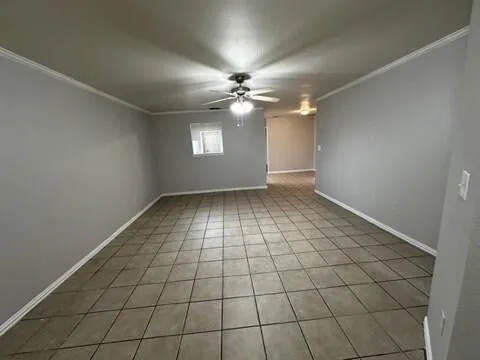en empty room with windows and ceiling fan