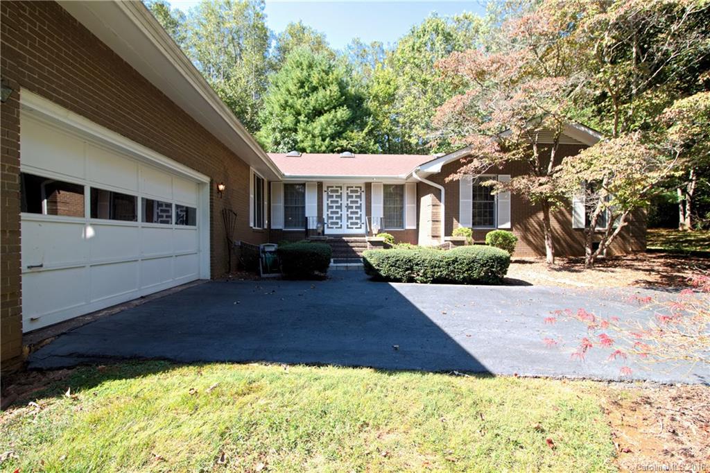 113 Brandon Road Hendersonville, NC 28739 - Photo 2 of 20