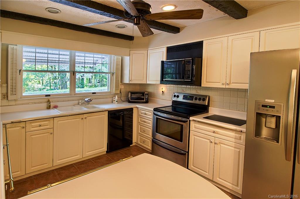 113 Brandon Road Hendersonville, NC 28739 - Photo 3 of 20