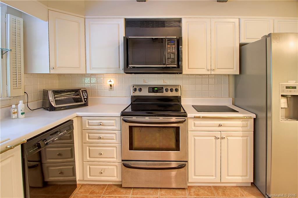113 Brandon Road Hendersonville, NC 28739 - Photo 4 of 20