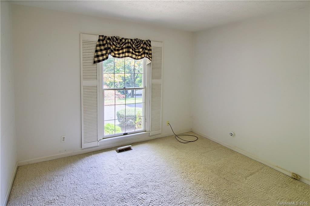 113 Brandon Road Hendersonville, NC 28739 - Photo 10 of 20