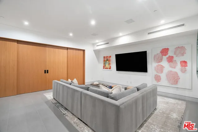 $8,995,000 | 1527 Rising Glen Road, Los Angeles, CA 90069