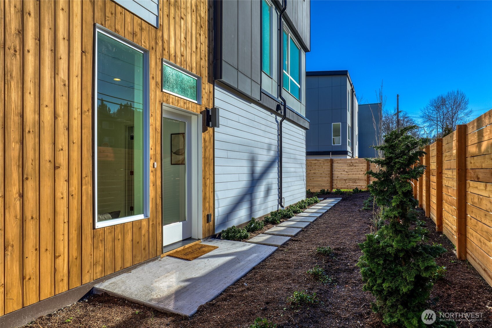 10618 East Riverside Drive Bothell, WA 98011 - Photo 5 of 17