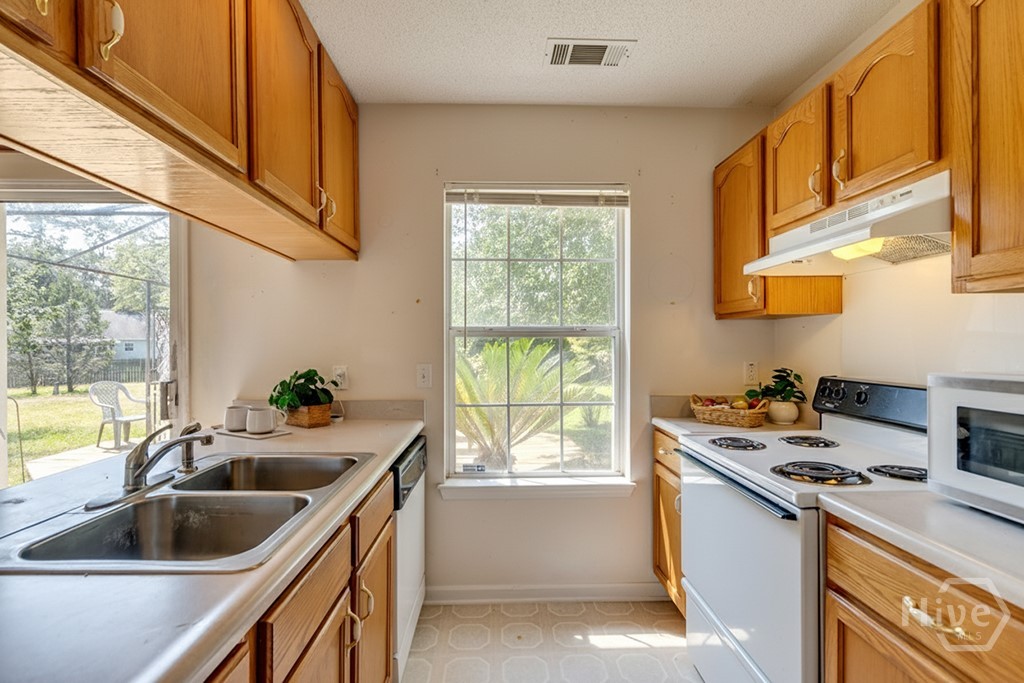 127 Four Oaks Court Rincon, GA 31326 - Photo 13 of 30 Kitchen