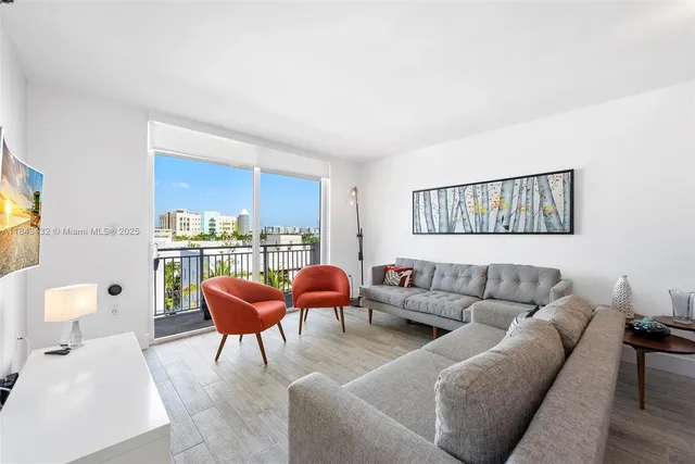 $449,900 | 345 Ocean Drive, Unit 605, Miami Beach, FL 33139