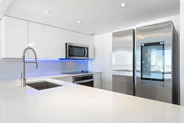 $449,900 | 345 Ocean Drive, Unit 605, Miami Beach, FL 33139