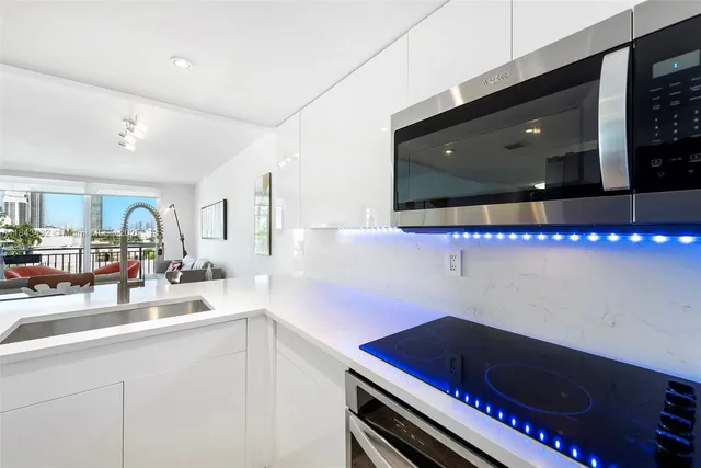 $449,900 | 345 Ocean Drive, Unit 605, Miami Beach, FL 33139