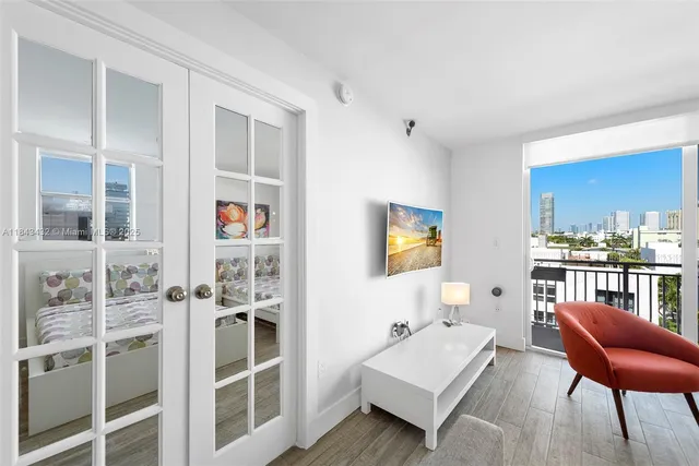 $449,900 | 345 Ocean Drive, Unit 605, Miami Beach, FL 33139