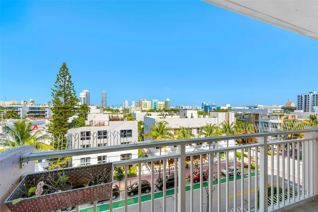 $449,900 | 345 Ocean Drive, Unit 605, Miami Beach, FL 33139