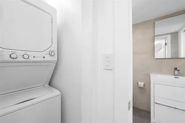 $449,900 | 345 Ocean Drive, Unit 605, Miami Beach, FL 33139