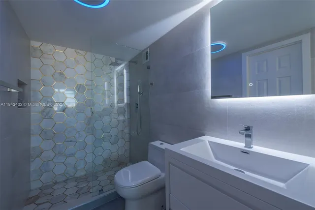 $449,900 | 345 Ocean Drive, Unit 605, Miami Beach, FL 33139