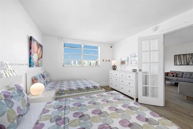 $449,900 | 345 Ocean Drive, Unit 605, Miami Beach, FL 33139
