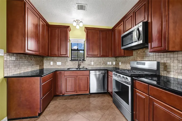 $432,000 | 319 Pinedale Avenue, Arcola, TX 77583