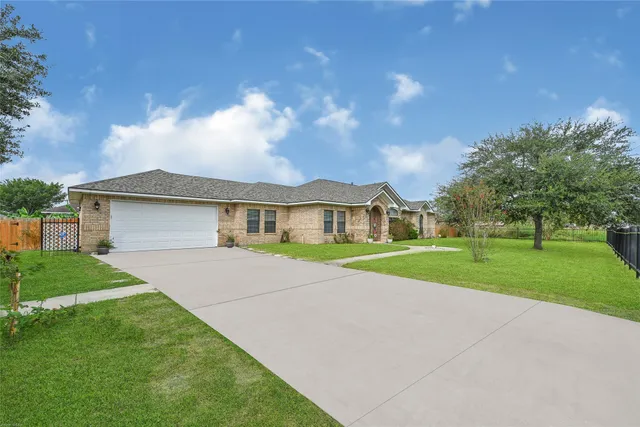 $432,000 | 319 Pinedale Avenue, Arcola, TX 77583