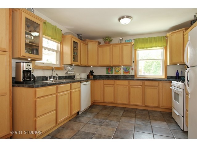 2033 Hawthorne Road Homewood, IL 60430 - Photo 3 of 16