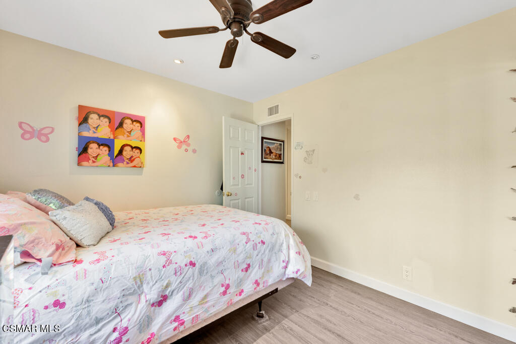 2685 Velarde Drive Thousand Oaks, CA 91360 - Photo 19 of 40 a bedroom with a bed and a painting on the wall