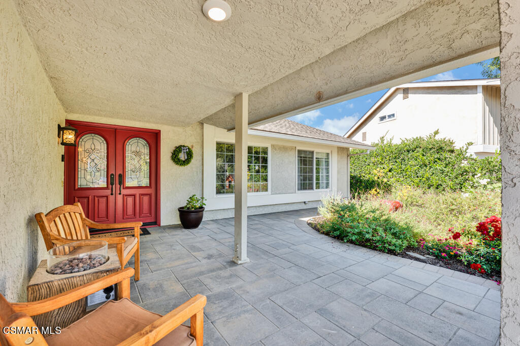2685 Velarde Drive Thousand Oaks, CA 91360 - Photo 2 of 40 a front view of a house with garden