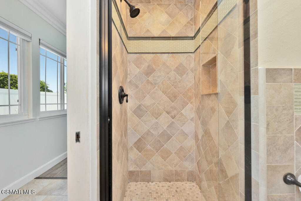 2685 Velarde Drive Thousand Oaks, CA 91360 - Photo 24 of 40 a bathroom with a shower and a mirror