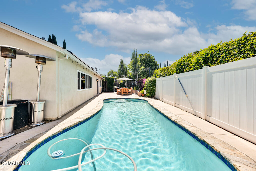 2685 Velarde Drive Thousand Oaks, CA 91360 - Photo 27 of 40 a view of a back yard with a wooden fence