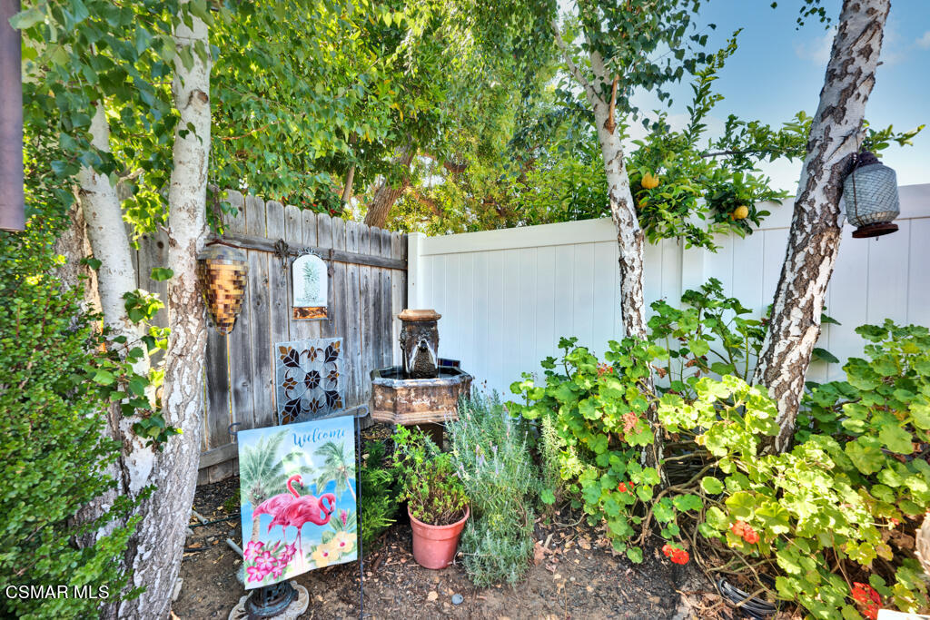 2685 Velarde Drive Thousand Oaks, CA 91360 - Photo 31 of 40 a garden with flowers and wooden fence