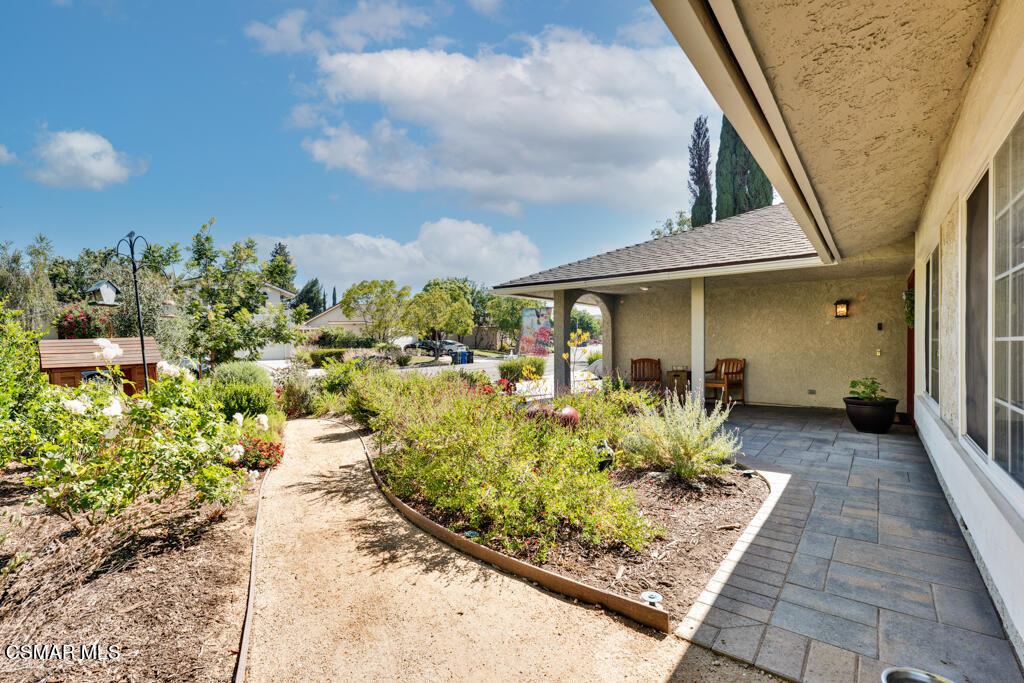 2685 Velarde Drive Thousand Oaks, CA 91360 - Photo 32 of 40 a front view of a house with garden