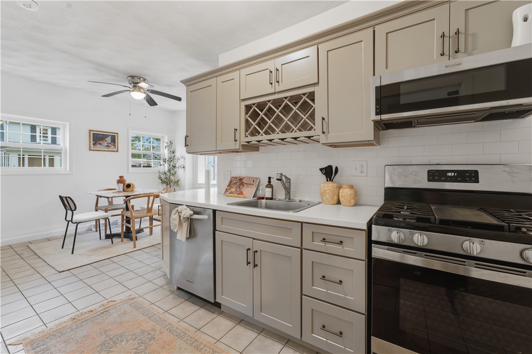 52 Blake Street Warwick, RI 02889 - Photo 4 of 26 Gallery Image 4
