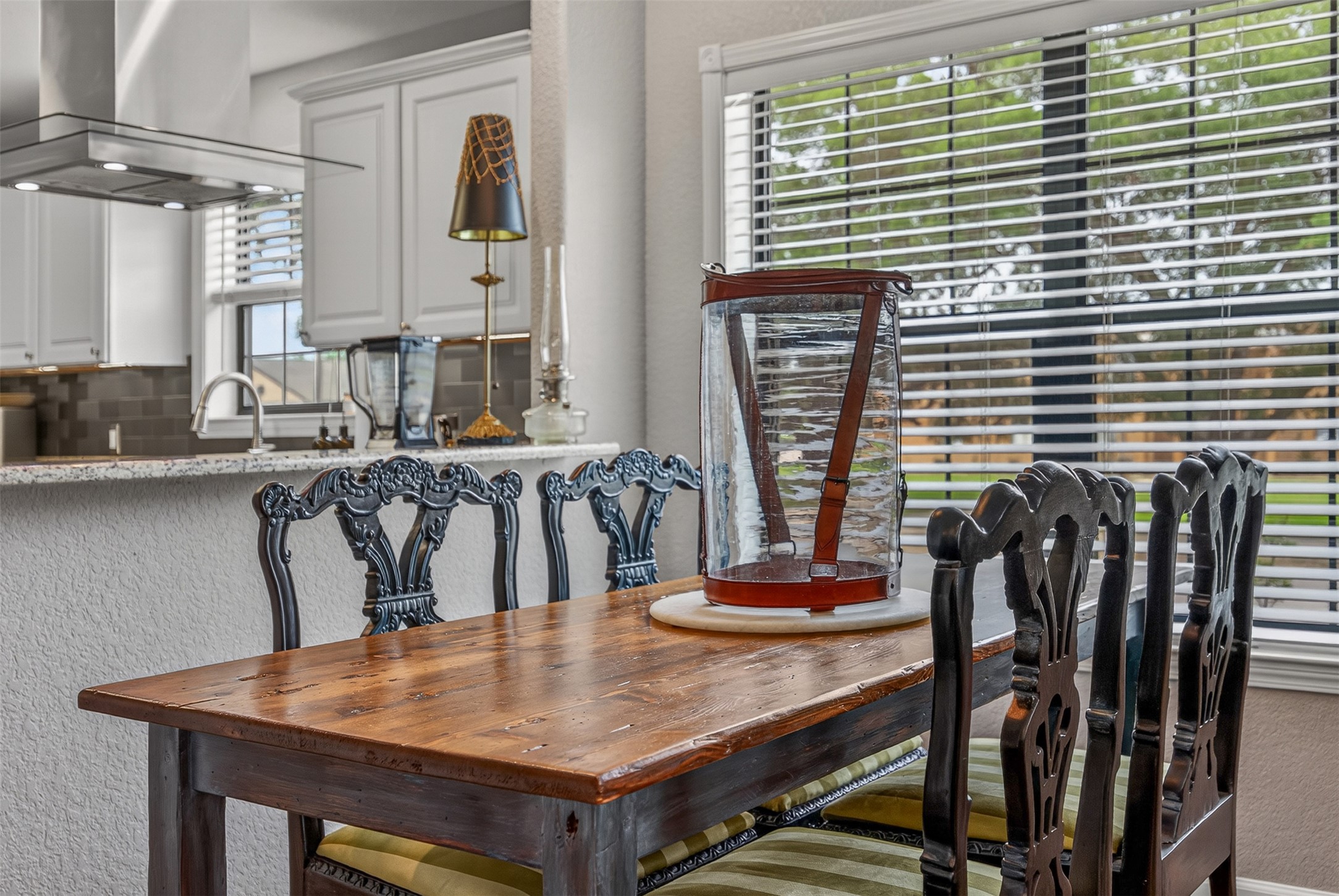 217 Walnut Avenue Luling, TX 78648 - Photo 10 of 38 a dining room with furniture and window