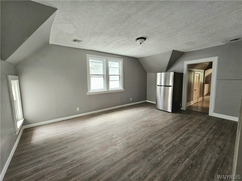 102 17th Street Buffalo, NY 14213 - Photo 2 of 10