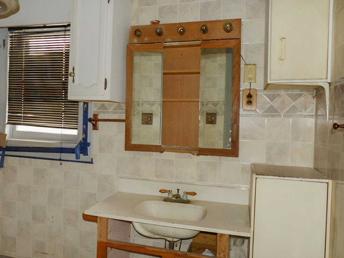 54 Jericho Road Battle Creek, MI 49014 - Photo 8 of 15 100_0033