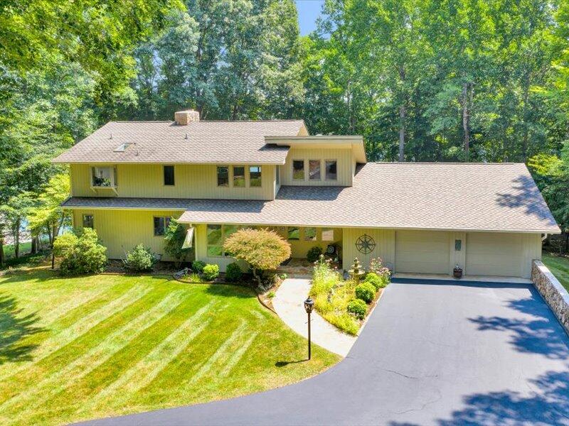 121 Spring Drive Huddleston, VA 24104 - Photo 4 of 70 a view of a house with a swimming pool