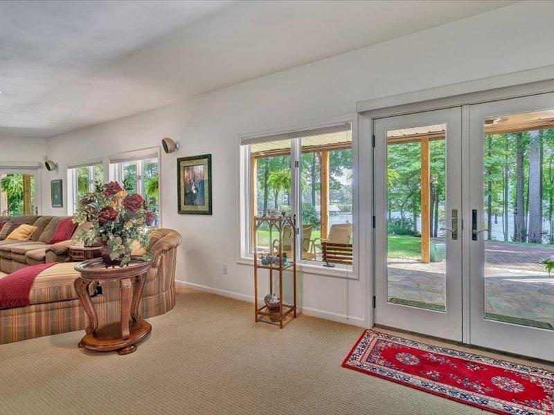 121 Spring Drive Huddleston, VA 24104 - Photo 41 of 70 Family Room