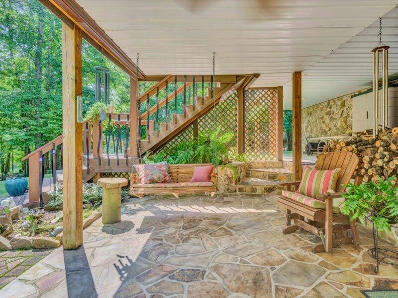 121 Spring Drive Huddleston, VA 24104 - Photo 51 of 70 a living room filled with furniture and a potted plant