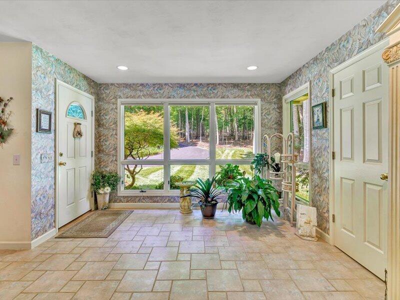 121 Spring Drive Huddleston, VA 24104 - Photo 7 of 70 Foyer