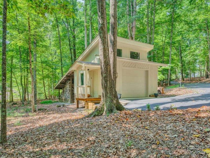 121 Spring Drive Huddleston, VA 24104 - Photo 63 of 70 front view of a house with a yard