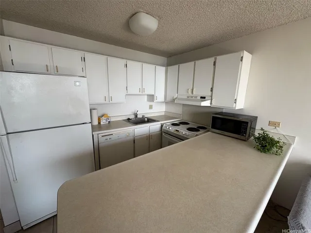$2,200 | 411 Hobron Lane, Unit 3407, Honolulu, HI 96815