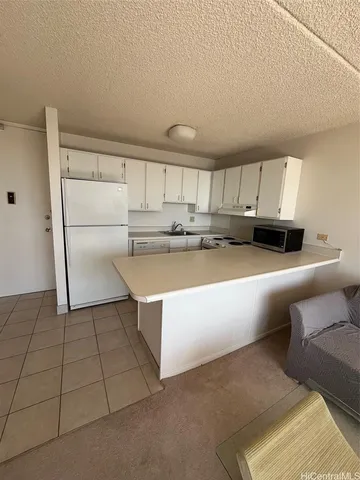 $2,200 | 411 Hobron Lane, Unit 3407, Honolulu, HI 96815