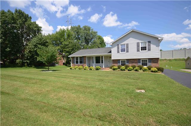 103 Pebble Creek Road Franklin, TN 37064 - Photo 2 of 19 Blacktop Drive, landscaping, covered front porch.