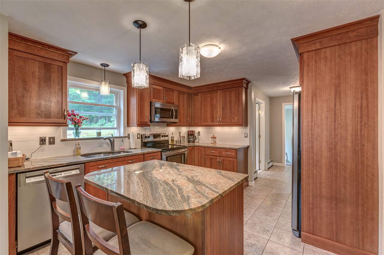 14 Captain Danforth Lane Amherst, NH 03031 - Photo 5 of 40