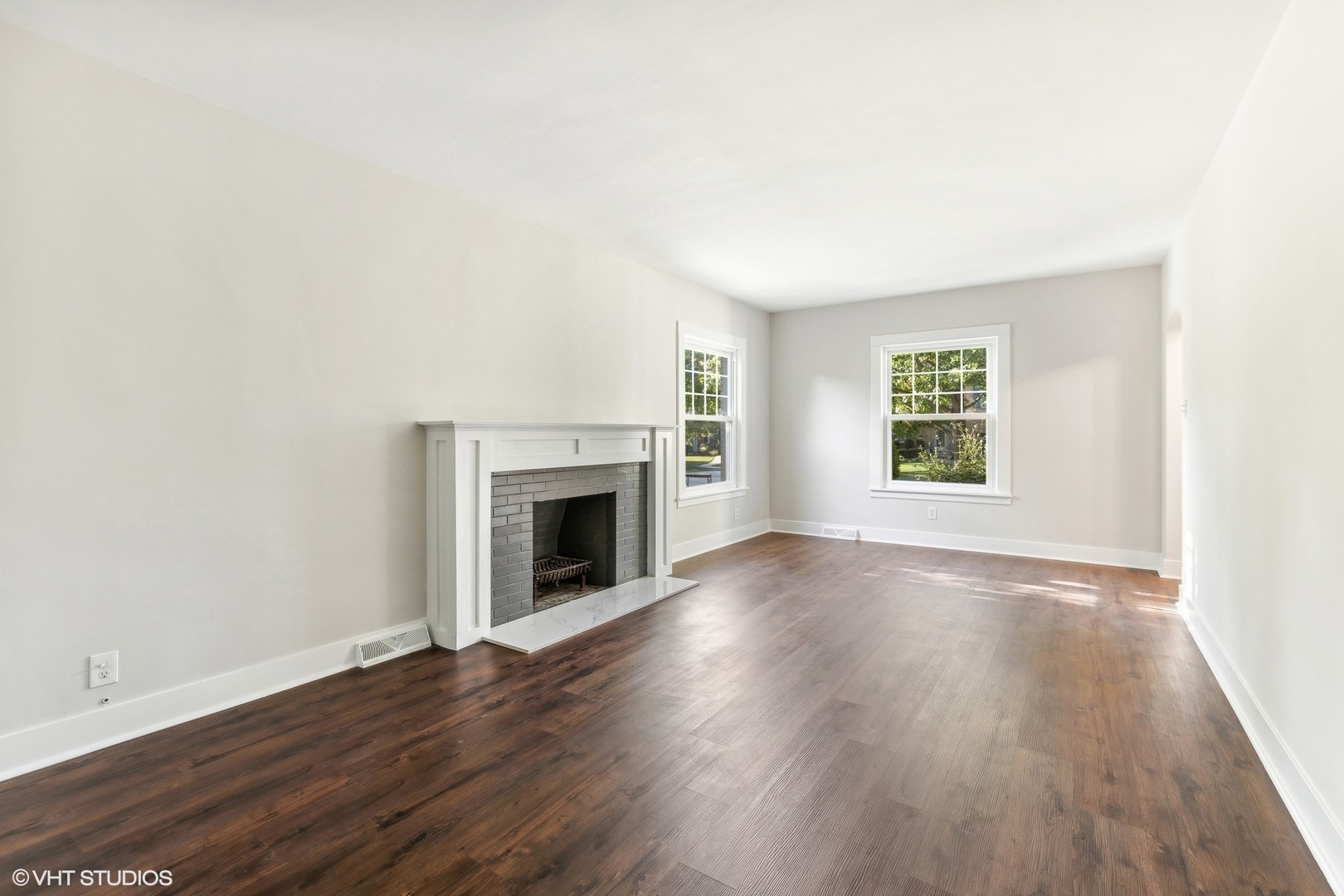 223 Southcote Road Riverside, IL 60546 - Photo 4 of 39