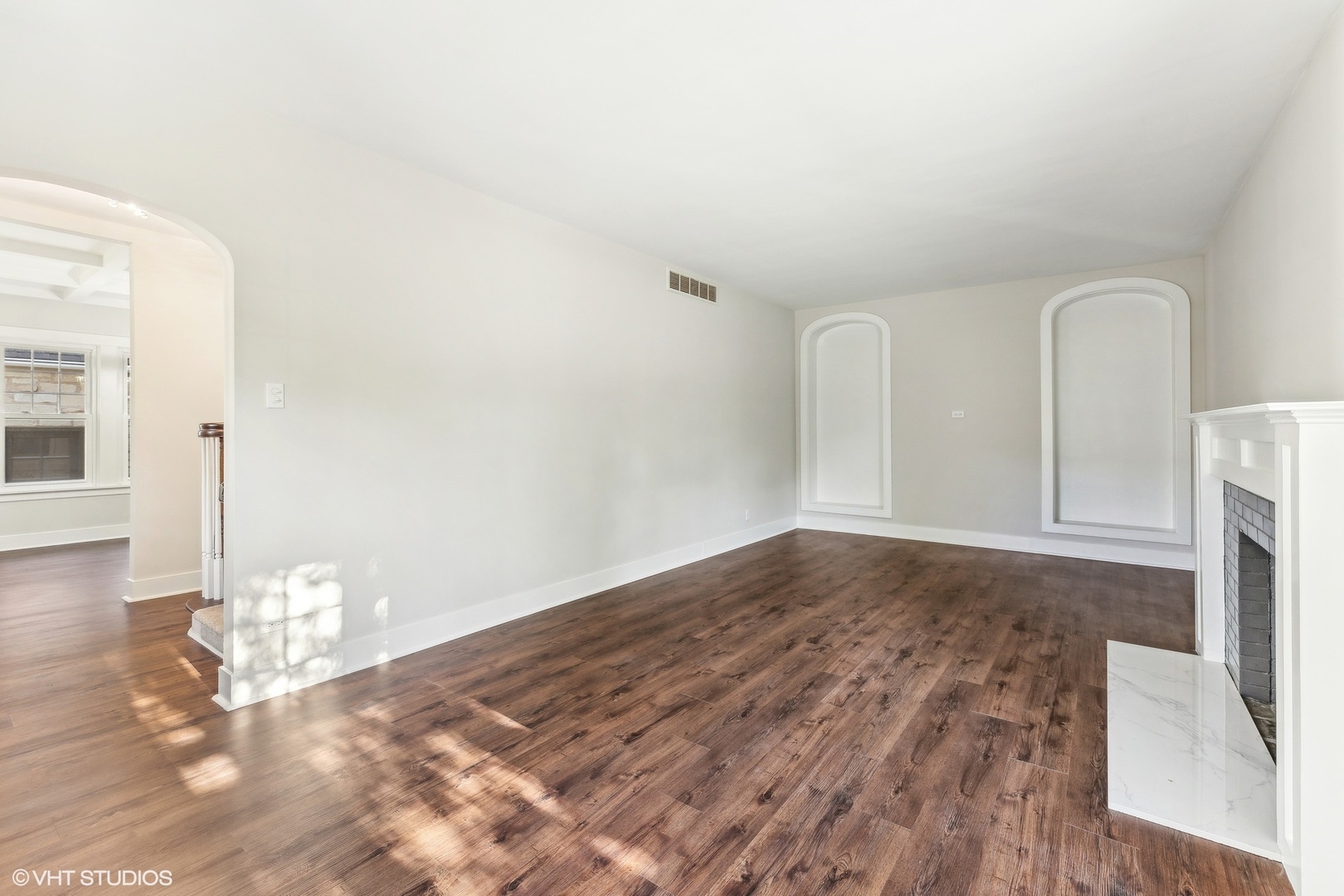 223 Southcote Road Riverside, IL 60546 - Photo 5 of 39